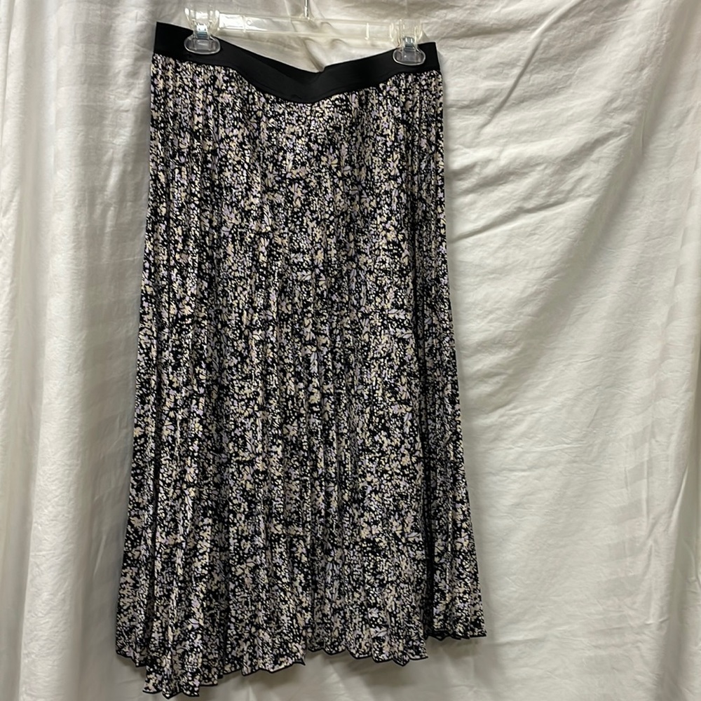 Vince Camuto sz L floral skirt black, white, lavender and cream pleated